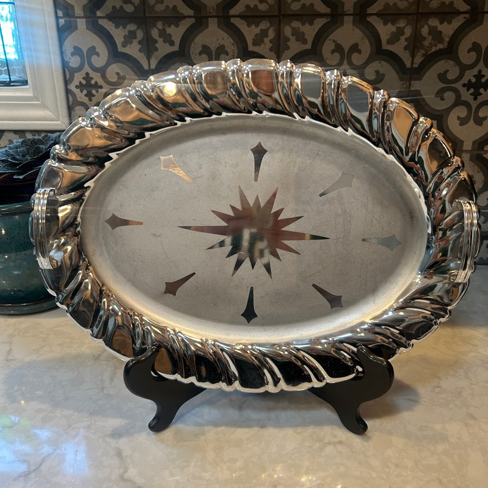 VINTAGE MCM SUNBURST TRAY DOUBLE HANDLED SCALLOPED RIM 16.75”W 1960s